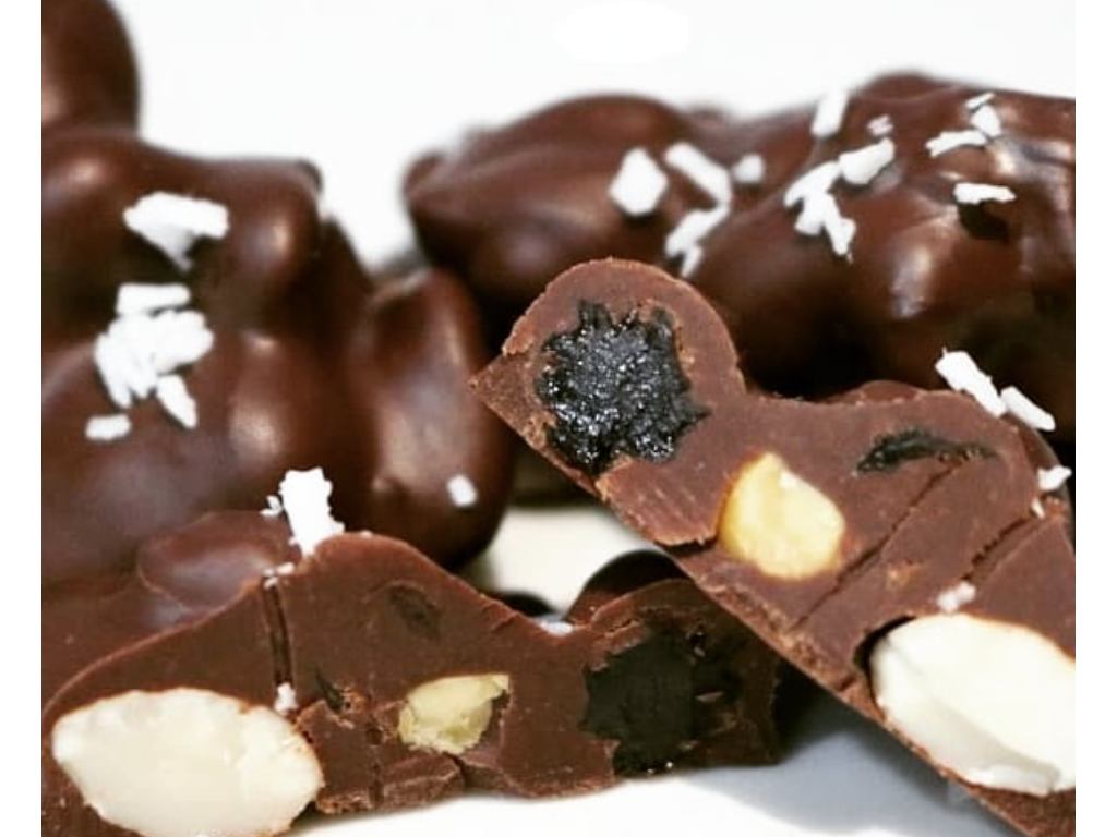 Chocolate con frutos y nueces 82%